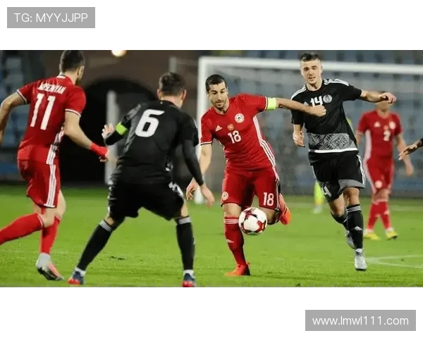 前锋足球明星同框合影展现激情与荣耀的瞬间 前锋足球明星同框合影展现激情与荣耀的瞬间