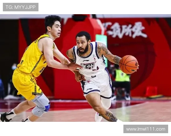 南京羽毛球队加速转型探索新战术提升竞技水平的热议与反思 南京羽毛球队加速转型探索新战术提升竞技水平的热议与反思