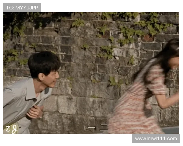 卢卡库:从青涩少年到世界足球明星的辉煌历程与成就解析 卢卡库:从青涩少年到世界足球明星的辉煌历程与成就解析