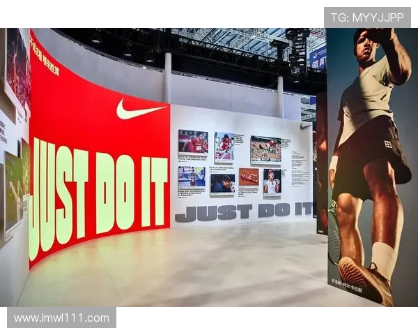 耐克最新广告中足球明星的身份揭晓引发球迷热议