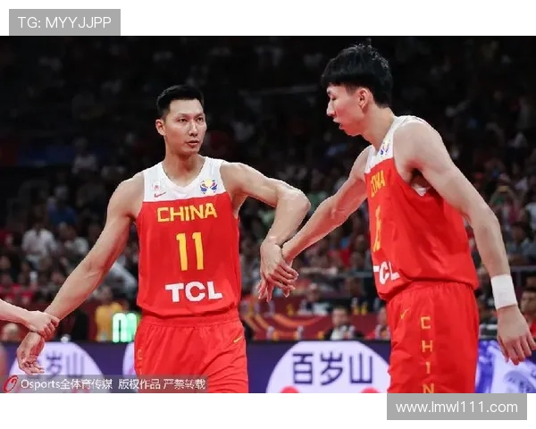 重庆篮球队在世界杯预选赛积分榜上以55分稳居第一名展现强劲实力